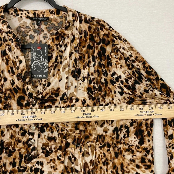 NEW Ava & Grace Brown Animal Print Stretch Rolled Tab Pull-over Top 2X - Picture 5 of 10
